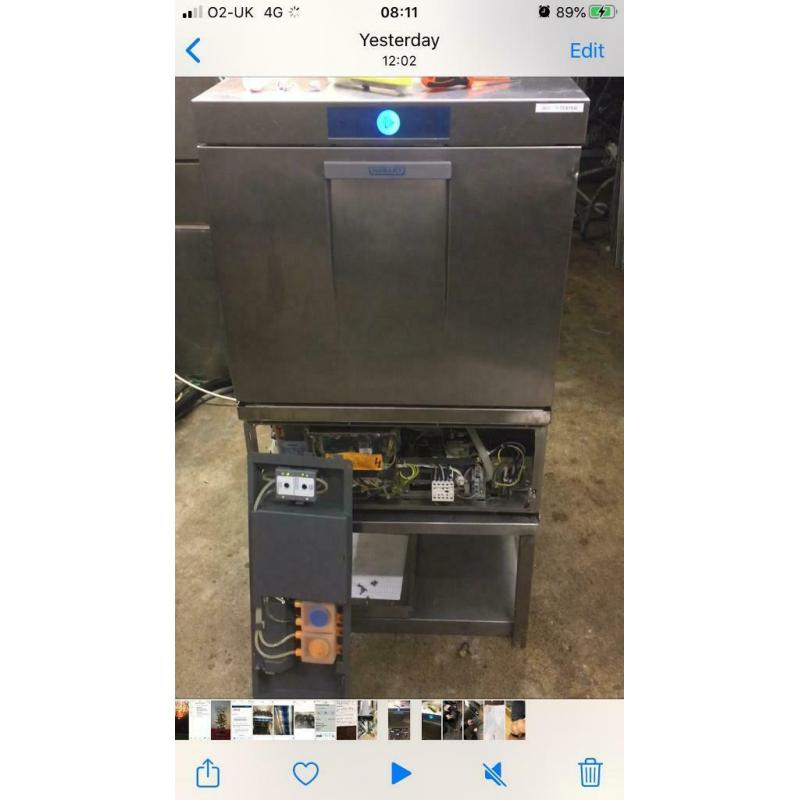 Commercial dishwasher