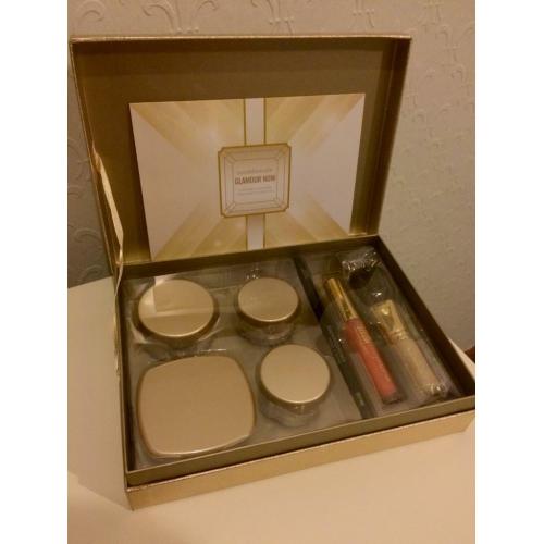 bareMinerals Glamour Now 7-Piece Face, Eye, and Lip Set. (Unused and in box)