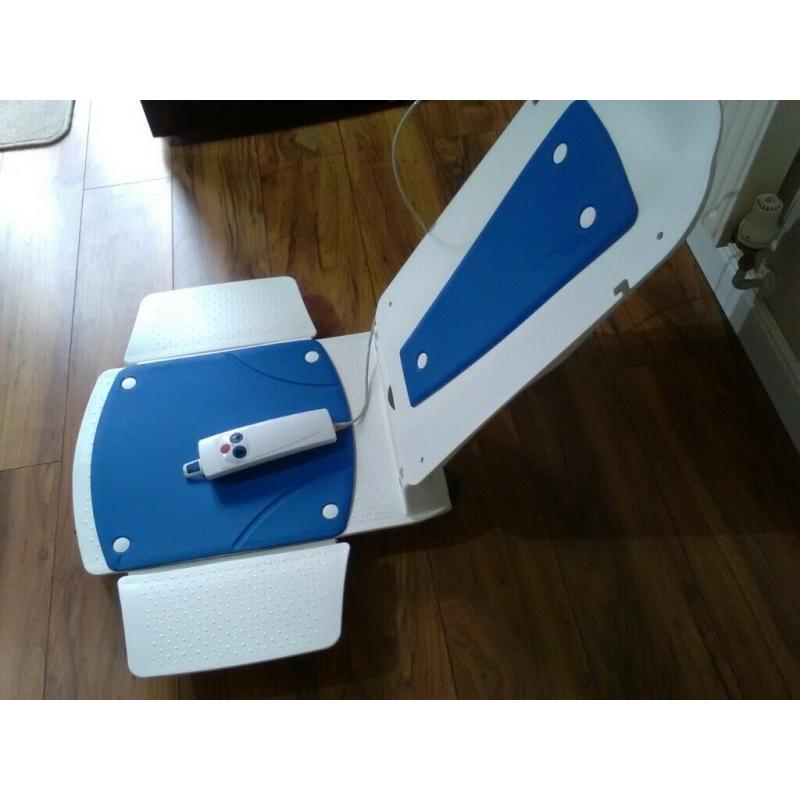 DELTIS BATH CHAIR