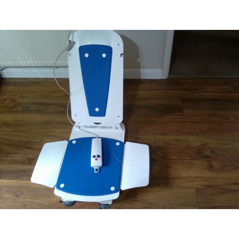 DELTIS BATH CHAIR