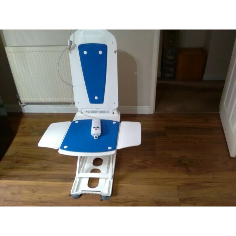 DELTIS BATH CHAIR