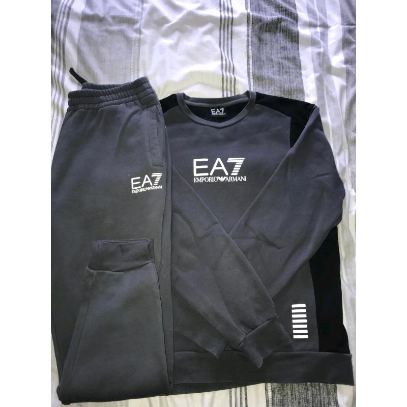 EA7 Jogging Suit
