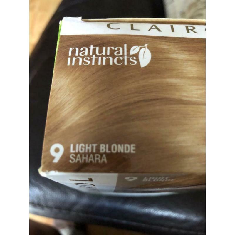 Clairol Natural Instincts Conditioning Colour - Light Blonde (9 - Sahara)