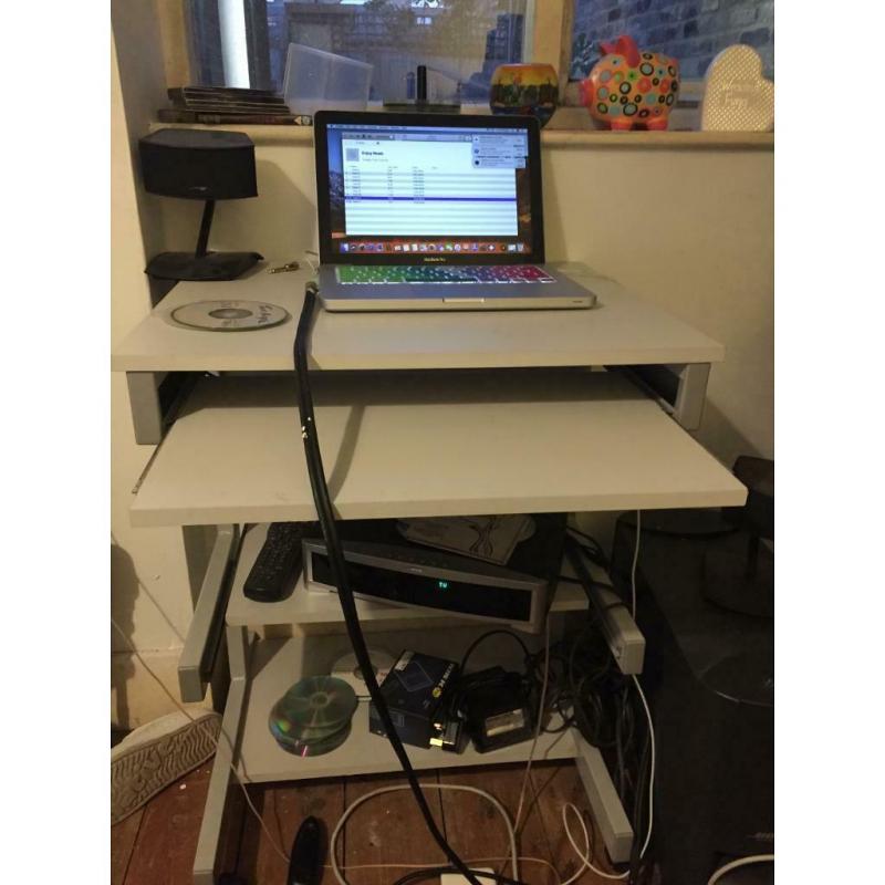 Computer table