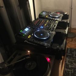 CDJ2000 x 2 + DJM800 mixer + in-flightflight case