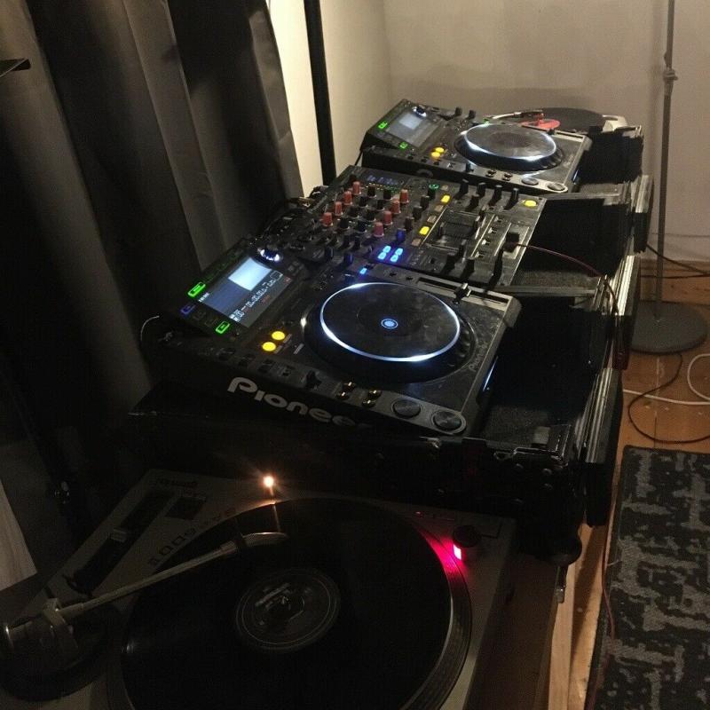 CDJ2000 x 2 + DJM800 mixer + in-flightflight case