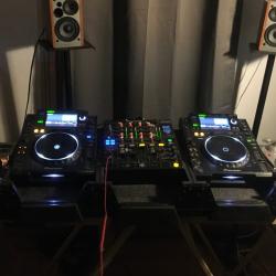 CDJ2000 x 2 + DJM800 mixer + in-flightflight case