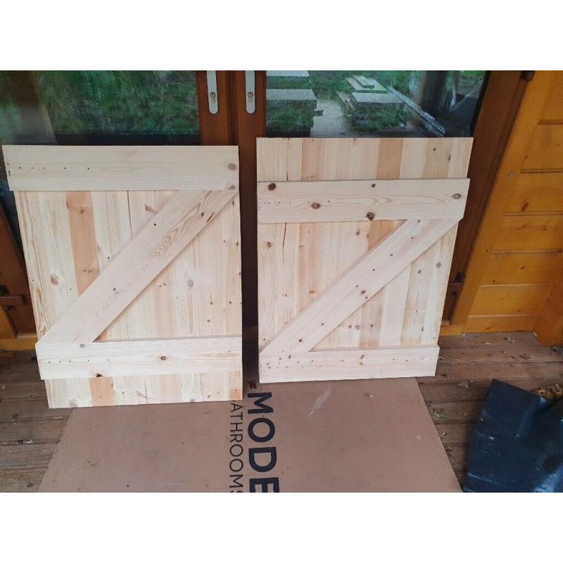 Stable Doors Pine x 3.