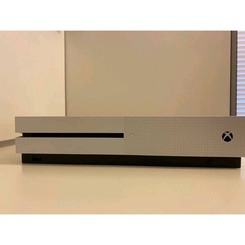 XBOX 1 like new with box