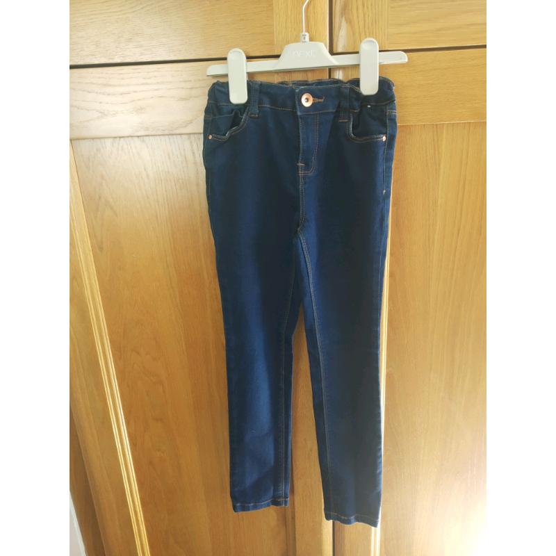 Girls skinny jeans age 8 used but in very good condition