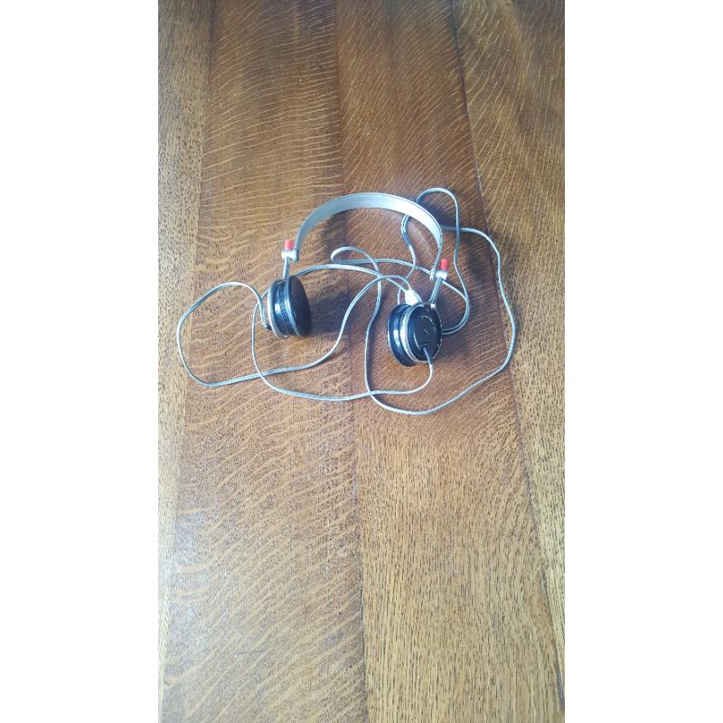 VINTAGE HEADPHONES