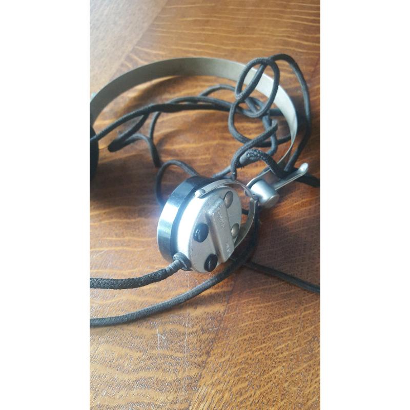 VINTAGE HEADPHONES