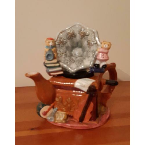 Collector's Novelty Teapot - Antique Style Gramophone