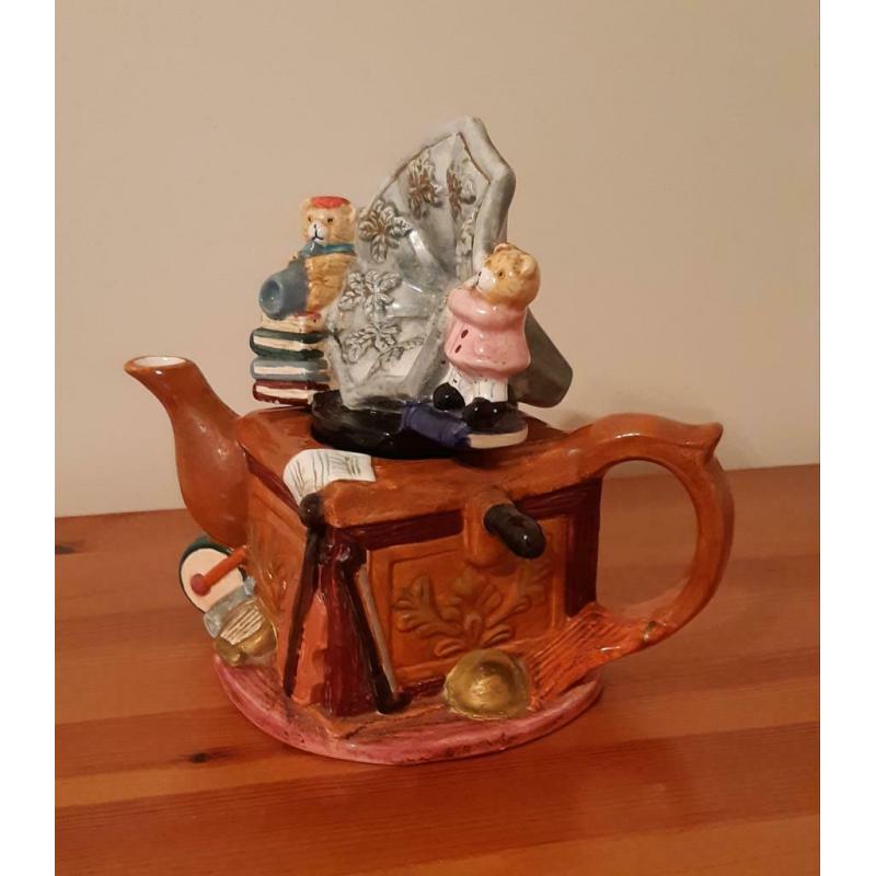 Collector's Novelty Teapot - Antique Style Gramophone