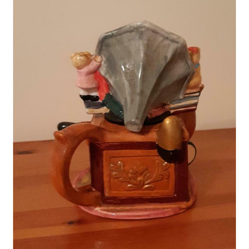 Collector's Novelty Teapot - Antique Style Gramophone