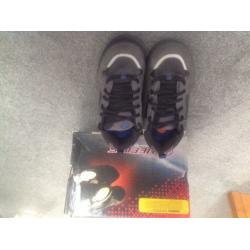 HEELYS SIZE 5