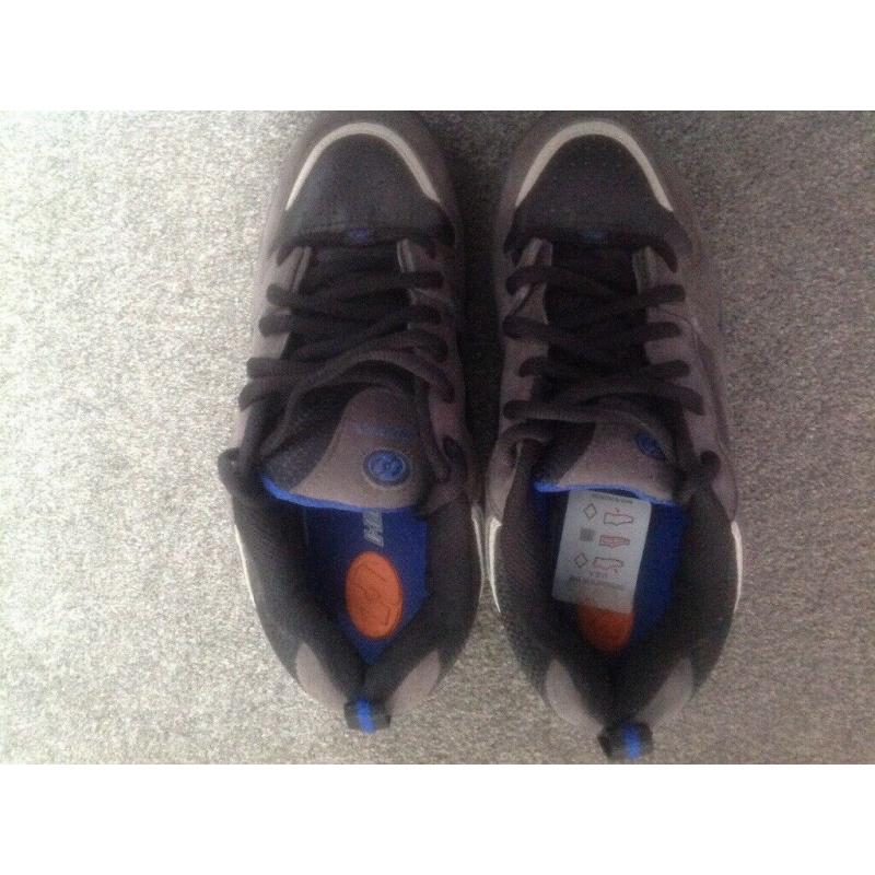 HEELYS SIZE 5