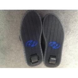 HEELYS SIZE 5