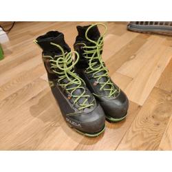 Salewa Vultur Vertical GoreTEX waterproof mountaineering B3 crampon compatible boots UK 7 EU 40.5