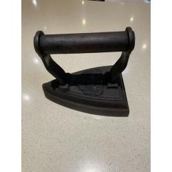Antique black flat iron in cast iron - Cannon 1900 5