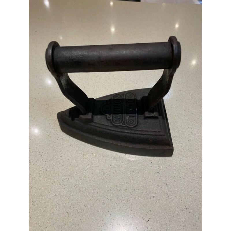 Antique black flat iron in cast iron - Cannon 1900 5