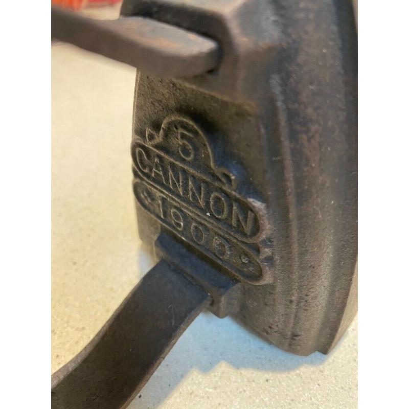 Antique black flat iron in cast iron - Cannon 1900 5