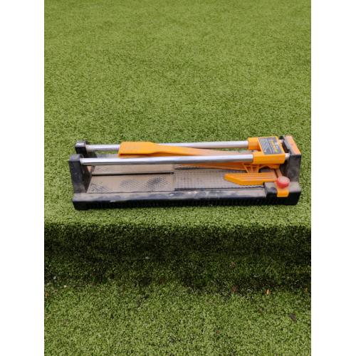 Tile cutter