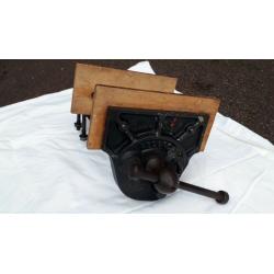 VINTAGE RECORD 52 Woodworkers Vice
