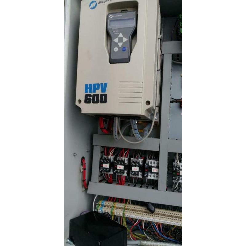 Magnetek HPV 600 Elevator Drive and circuit board